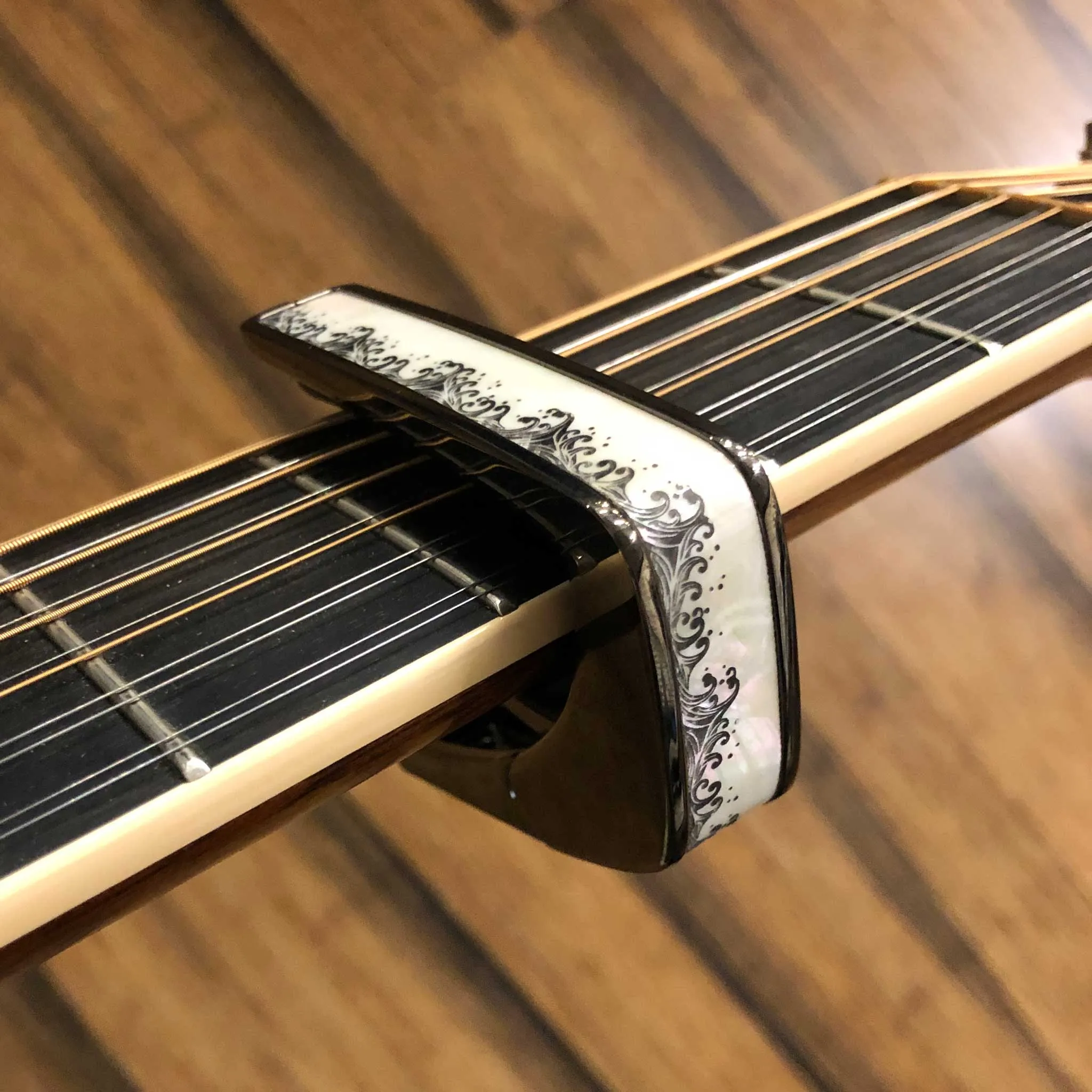 White Pearl Waves | Deluxe Capo