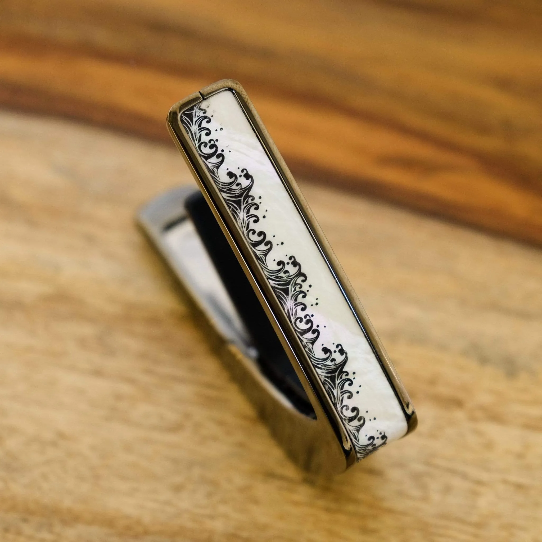 White Pearl Waves | Deluxe Capo