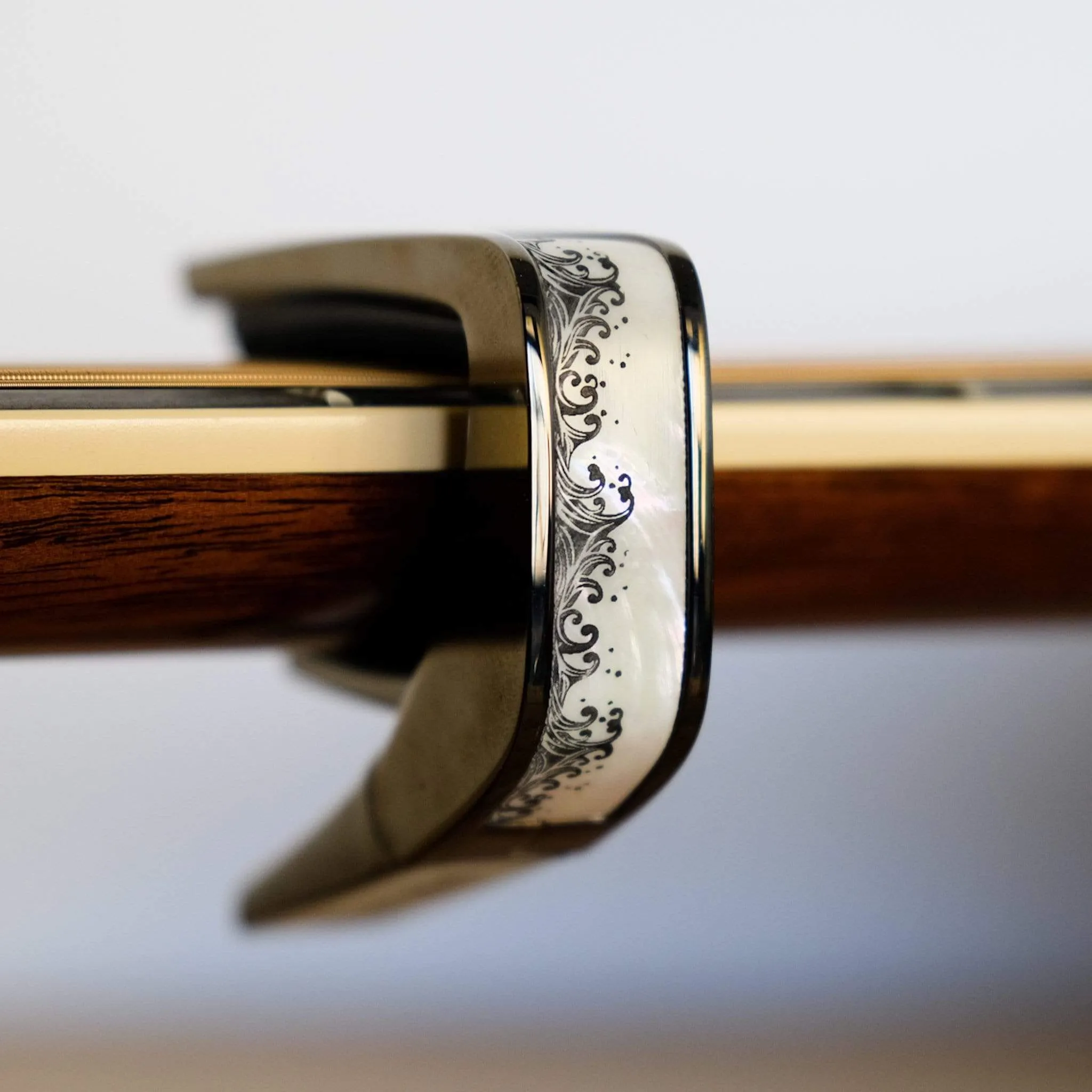 White Pearl Waves | Deluxe Capo